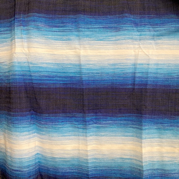 Beautiful handwoven throw blanket gradient blue to white - Picture 1 of 5